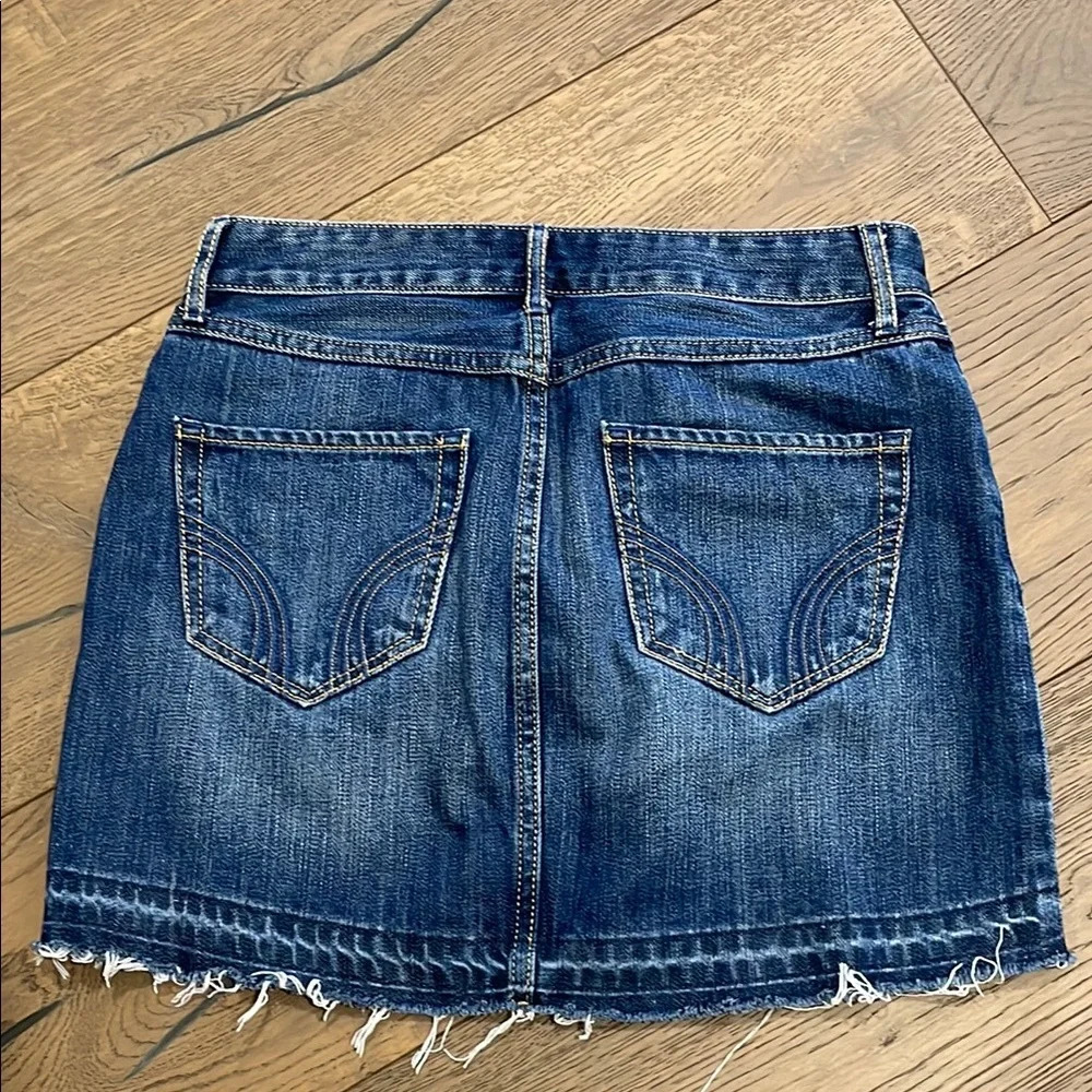 Hollister Y2K Medium Wash Denim Jean Miniskirt Size 26 - Picture 2 of 4